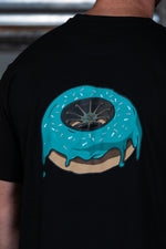 Lade das Bild in den Galerie-Viewer, .oimls - türkis donut shirt black
